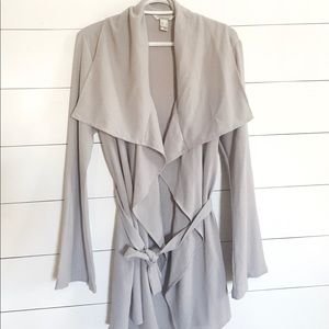 🌿 2/$15 Tie front Blazer